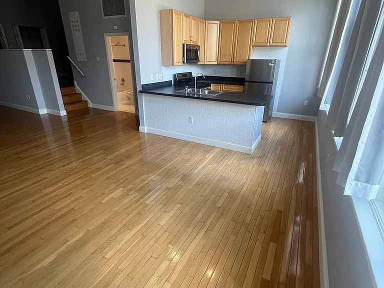 2404 Prospect Ave — Photo 9
