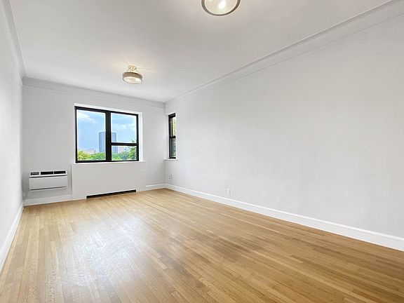 3rd image of 420 Central Park W APT 6G