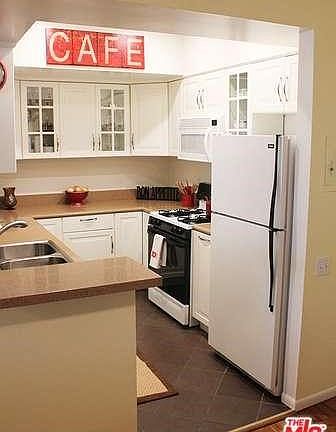 5th image of 5144 Zelzah Ave APT 11