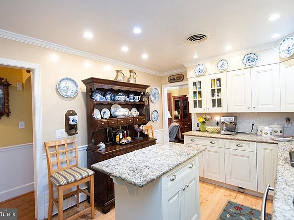4th image of 409 Talbot Ave