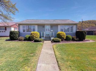 213 Broadway Ave, Nitro, WV 25143