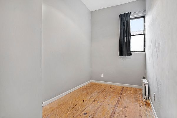 2nd image of 481 Montgomery St #1B