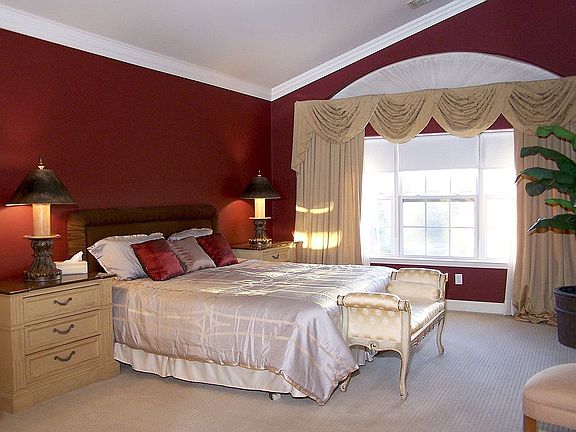 3rd image of 160 Hamlet Dr