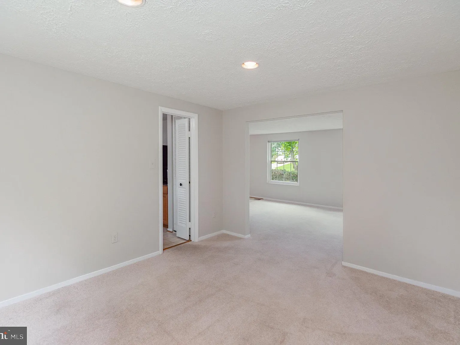 3 bed, 3.0 bath, 1656 sqft, $3,395 — Photo 4