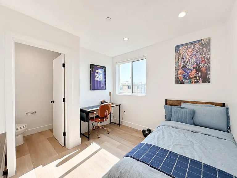 35 1340 1/2 Pl W — Photo 10