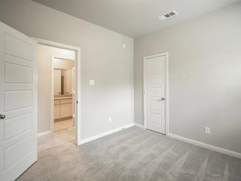 21449 Kings Guild Ln — Photo 9