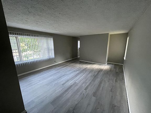 3rd image of 1001 N Tillotson Ave