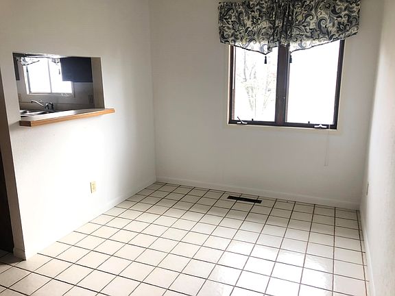 3rd image of 6 Partridge Dr