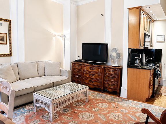 2nd image of 21 Beacon St APT 3R