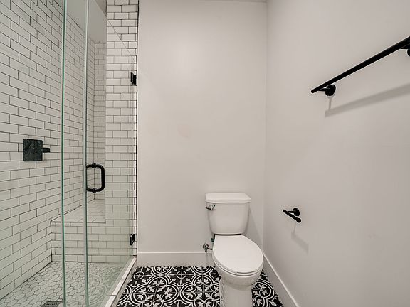 5th image of 1926 N Whitley Ave #8