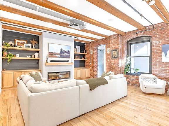 5th image of 21 Wormwood St #316 & 318