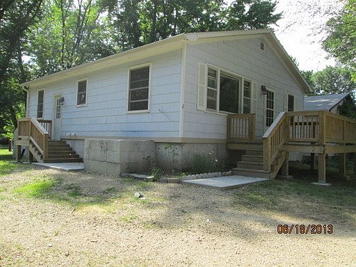 3rd image of 921 Village Dr