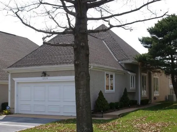 12574 Barkley St, Overland Park, KS 66209