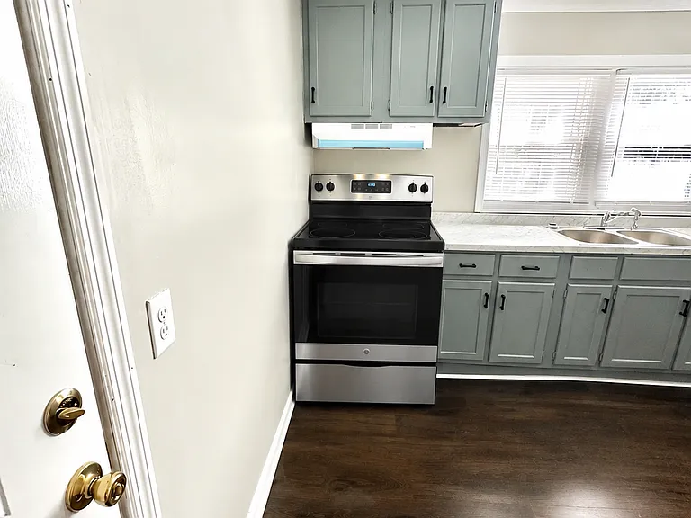 435 Bethune Dr — Photo 6