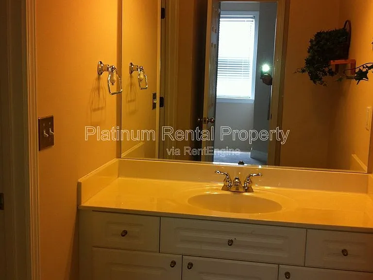 201 Creekway Xing SE — Photo 7