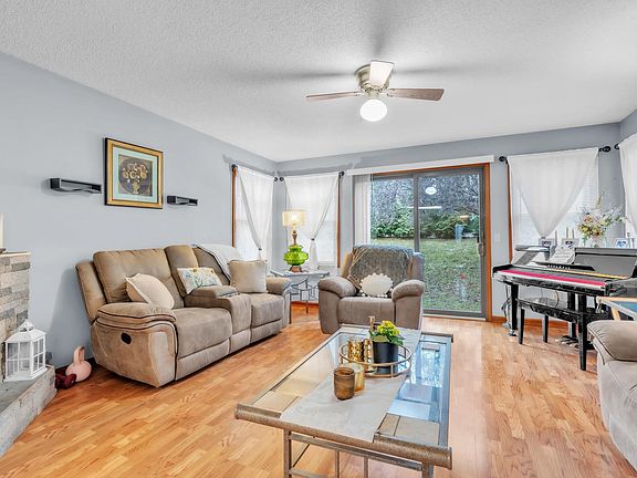 2nd image of 1406 Fairview Run
