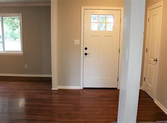 5th image of 817 Hawthorne Dr NE
