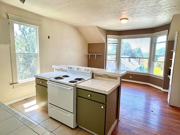 2nd image of 3236 SE Alder St APT 4