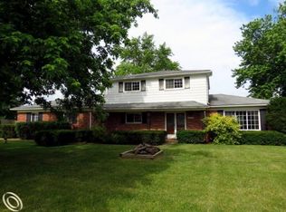 26399 Spaulding Rd, New Hudson, MI 48165