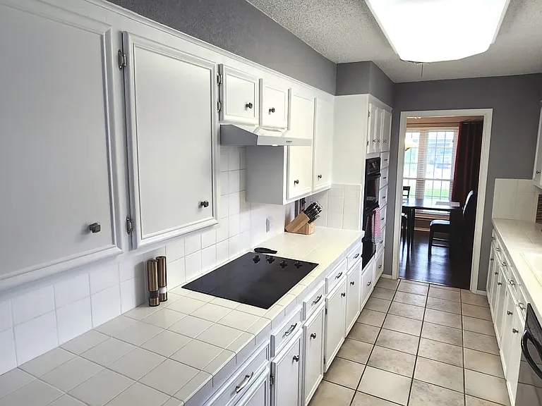 2418 Helena Cir — Photo 8
