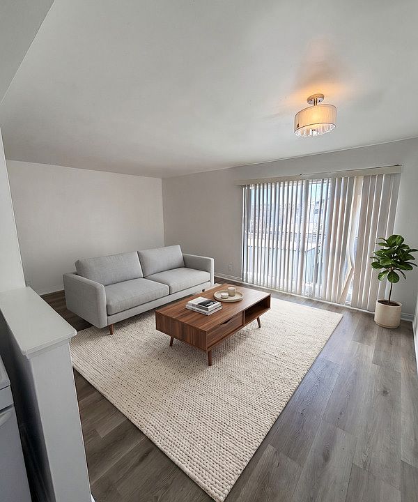 1st image of 1822 W Sumac Ln APT 6
