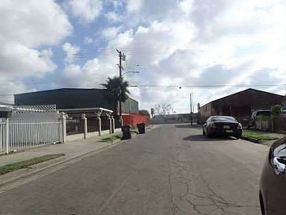 Exterior Neighborhood (street photo)