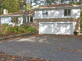 93 Crestwood Rd, Cranston, RI 02920