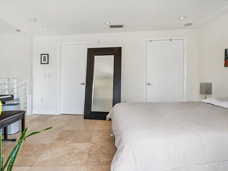 7700 Collins Ave #3 — Photo 17