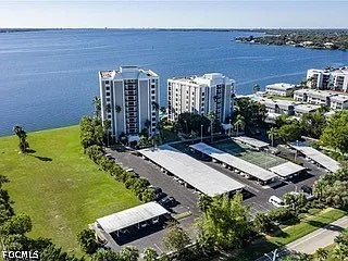 2 bed, 2.0 bath, 1207 sqft, $1,800 — Photo 3