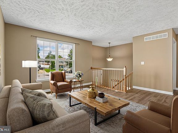 2nd image of 905 Lauren Way