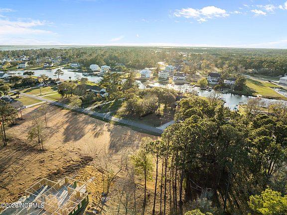 4th image of 209 & 211 Club Point Drive