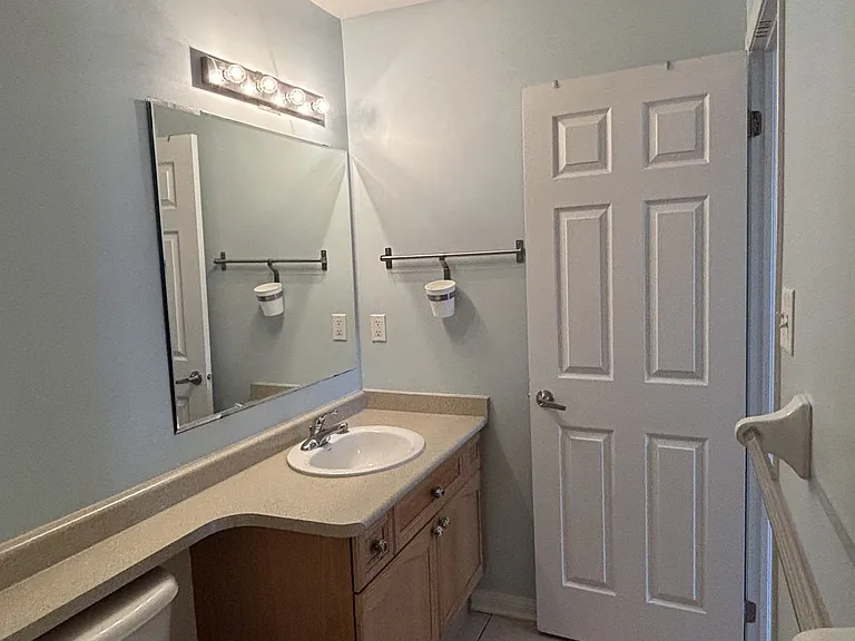 52 Ayers Cres — Photo 18