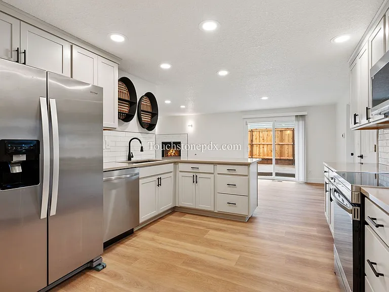 20160 Quinalt Dr — Photo 9