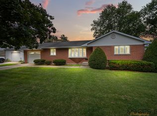 804 Meadow Ln, Sycamore, IL 60178