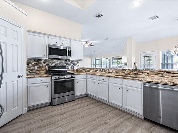 4th image of 8823 Saratoga Dr