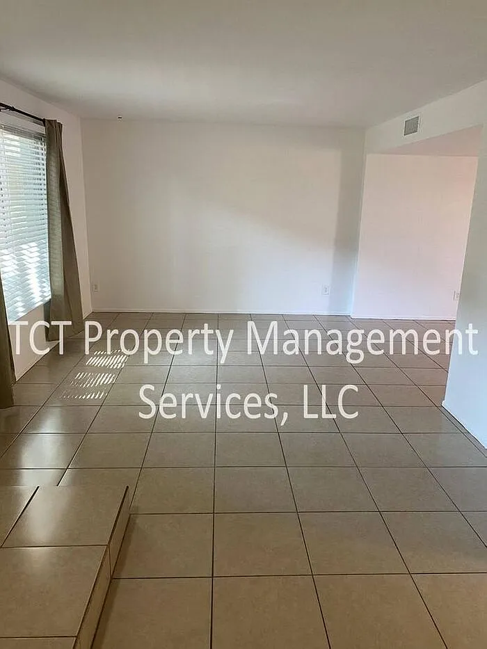 3 bed, 2.5 bath, 1656 sqft, $1,995 — Photo 4