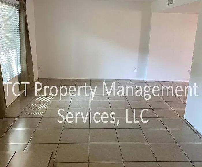 1725 E Ellis Dr — Photo 4