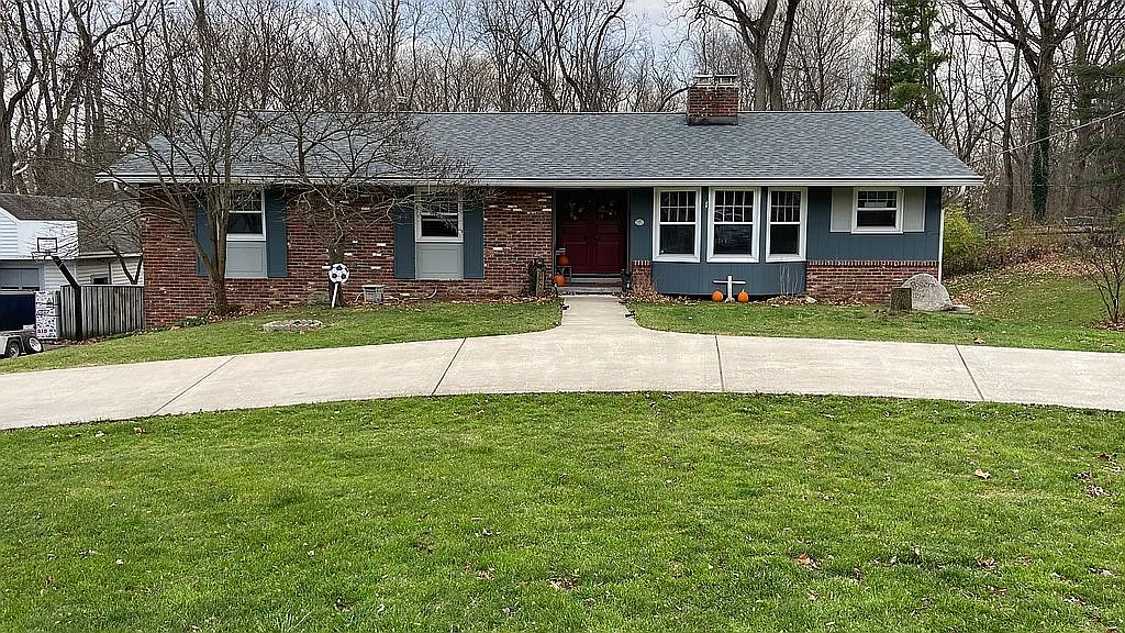 4705 Mayfield Dr photo 1