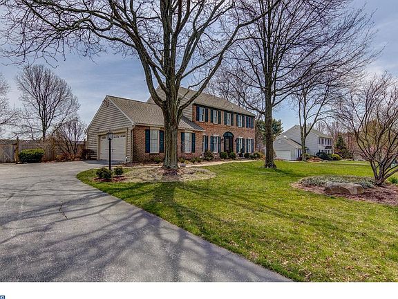 2nd image of 822 Cottonwood Dr