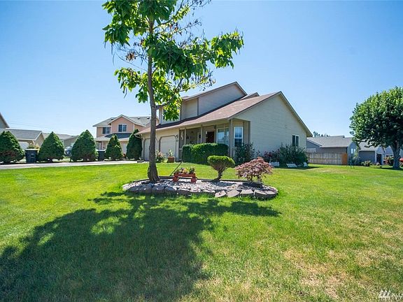 2nd image of 1355 E Oasis Cir