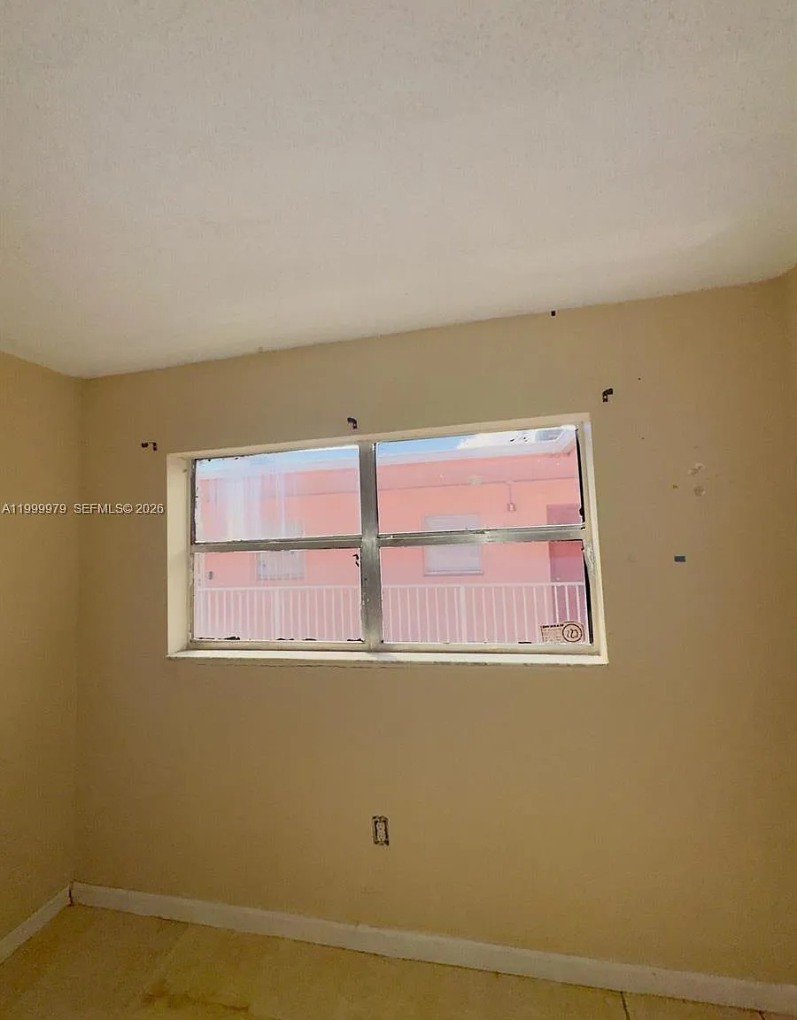 Point South Condo — Photo 2