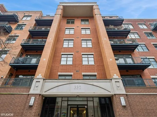 330 N Clinton St APT 306, Chicago, IL 60661