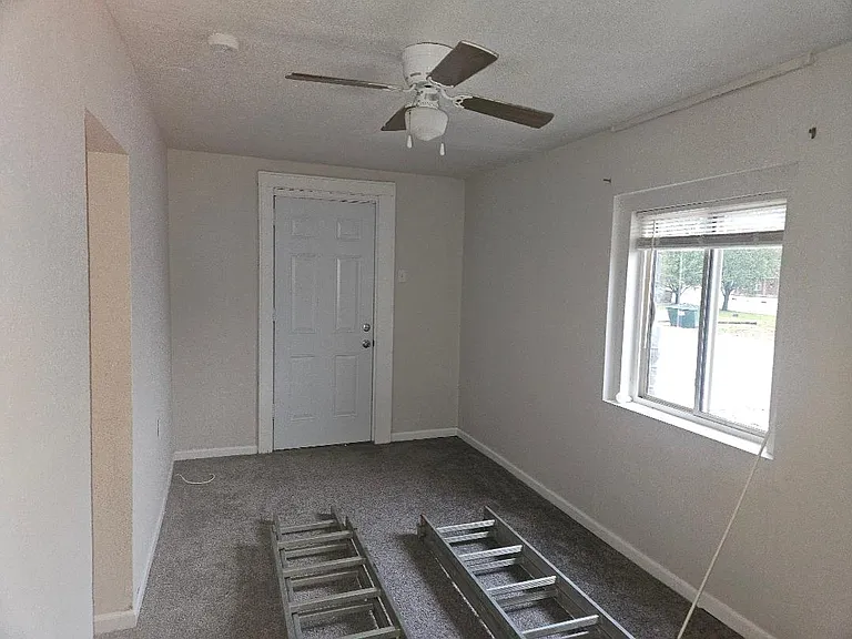 601 E Main St — Photo 5