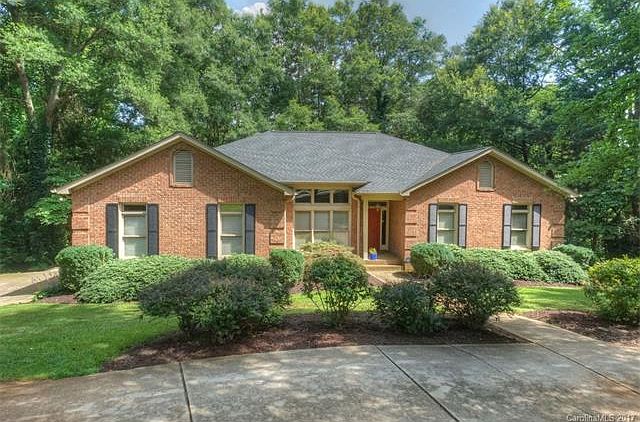 1st image of 209 Hillcrest Dr