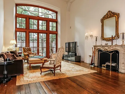 Sold by Sotheby's International Realty | media 3