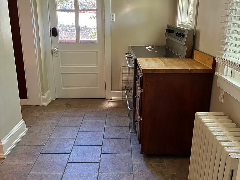 111 Marshall St — Photo 2