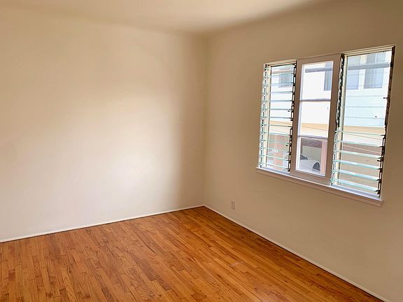 5th image of 837 9th St APT D