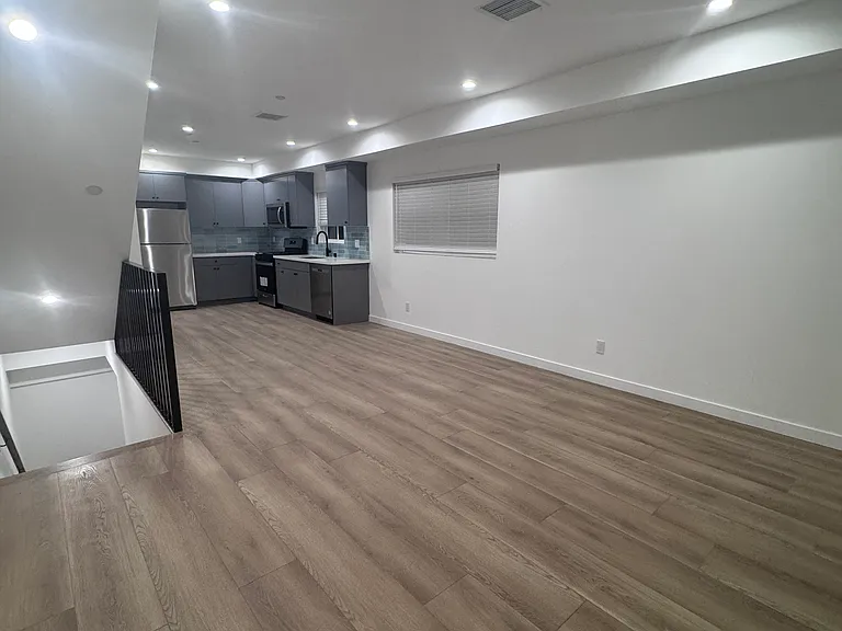 7634 Morella Ave — Photo 4