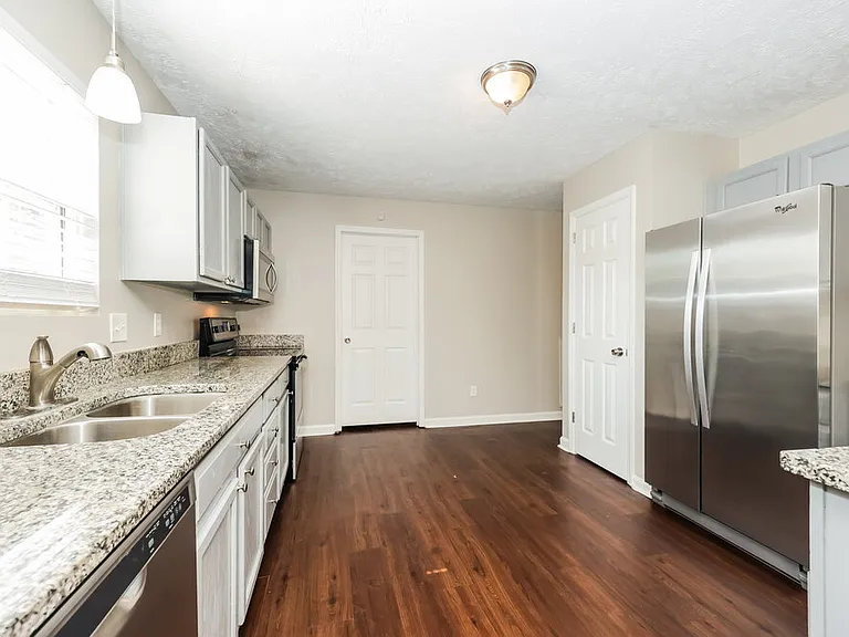 2305 Leighton Way — Photo 8