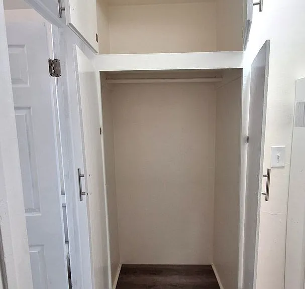 4033 W El Segundo Blvd — Photo 22